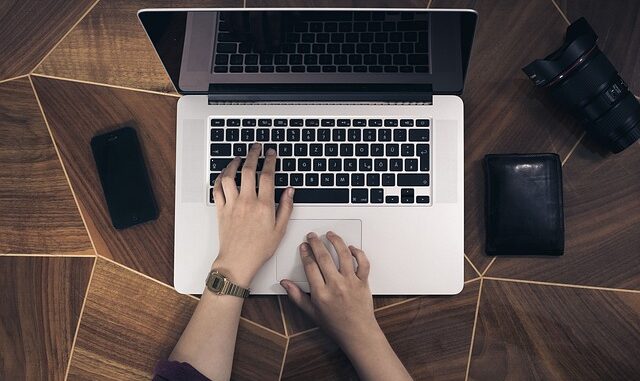 Akıllı Telefonların Faydaları ve Dezavantajları Akıllı Telefonların Faydaları ve Dezavantajları